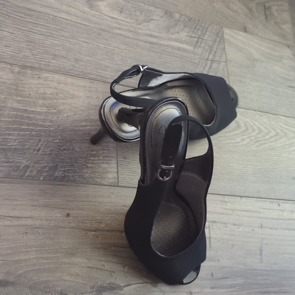 Heels by Life Strides Black  w/Comfort Insoles Soft System - Picture 4 of 11